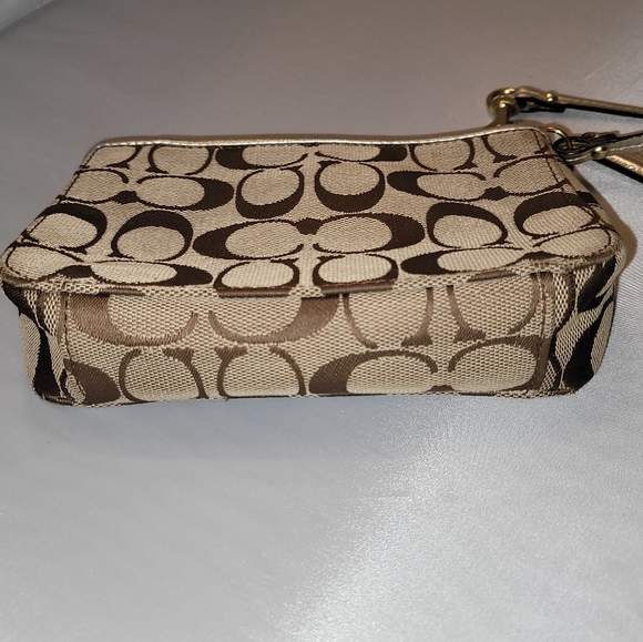 Coach Wristlet Signature Khaki Canvas Floral Design - Picture 3 of 8